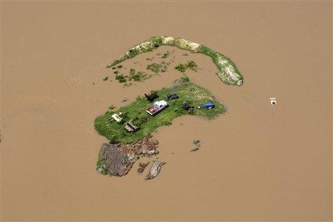 <img0*325:stuff/Floods_2011.jpg>