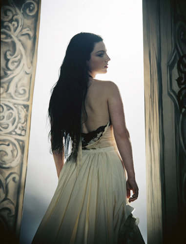 <img:stuff/aj/49600/amylee.jpg>