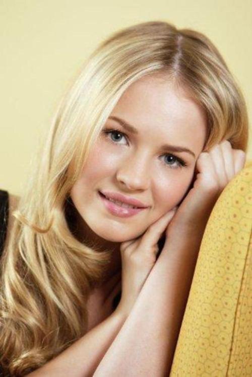 <img500*0:stuff/britt-robertson.jpg>