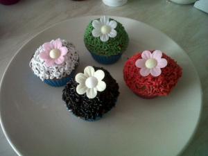 <img300*0:stuff/cupcakes%21.jpg>