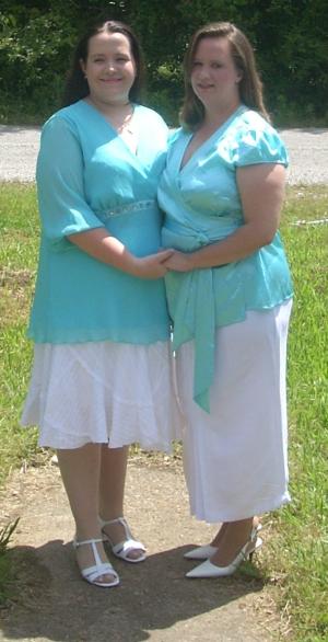 <img300*0:stuff/me_and_my_mommy_before_i_graduated.jpg>