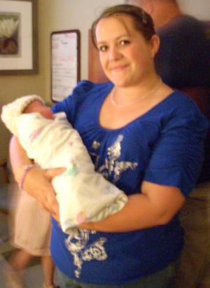 <img300*0:stuff/me_holdin_my_new_cousin_Abigail.jpg>