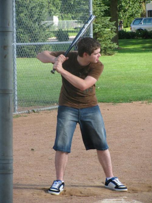 <img500*666:stuff/me_playing_baseball.jpg>