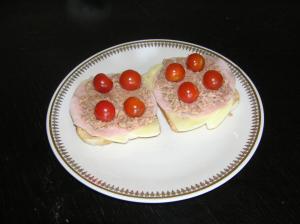 <img300*0:stuff/z/1/cheese%2520ham%2520tuna%2520sandwich/p1010003.jpg>