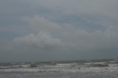 <img0*300:stuff/z/26733/Kaleigh%2527s%2520photos%2520-%2520the%2520beach/Water%20and%20sky.jpg>