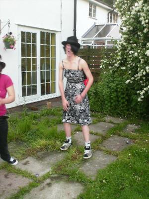 <img300*0:stuff/z/38843/The%2520Anti-Prom/PICT0008.JPG>