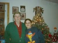 <img200*0:stuff/z/46409/thevampirenivek/mom%20and%20papa%20christmas%202006.jpg>