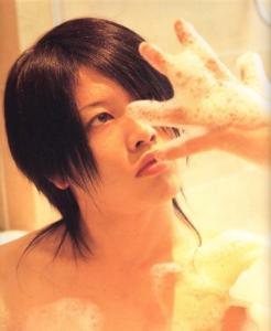 <img0*300:stuff/z/6397/Miyavi/miyavinude.jpg>